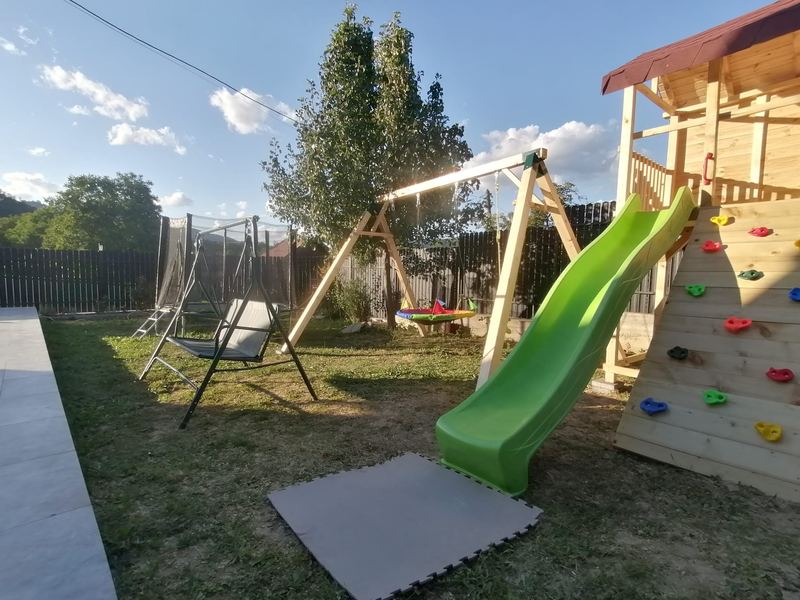 Loc de joacă pentru copii